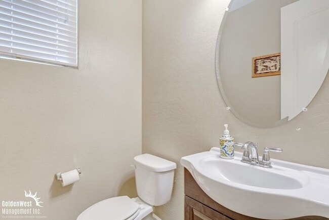 Building Photo - Beautiful 4Bdm 2Ba Two-Story Home with Poo...