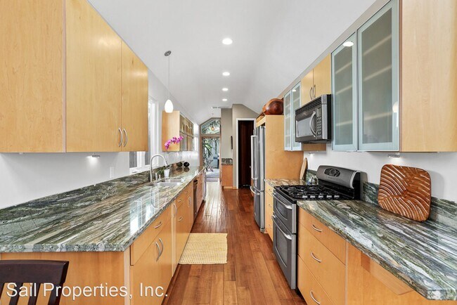 Building Photo - 2 br, 1 bath House - 614 10th St - 614 10t...