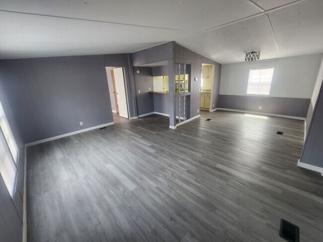Building Photo - 3 Bedroom, 2 Bathroom Rental NOW Available!