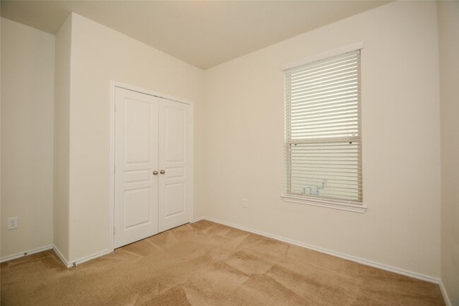 Building Photo - 4414 Iron Horse Dr