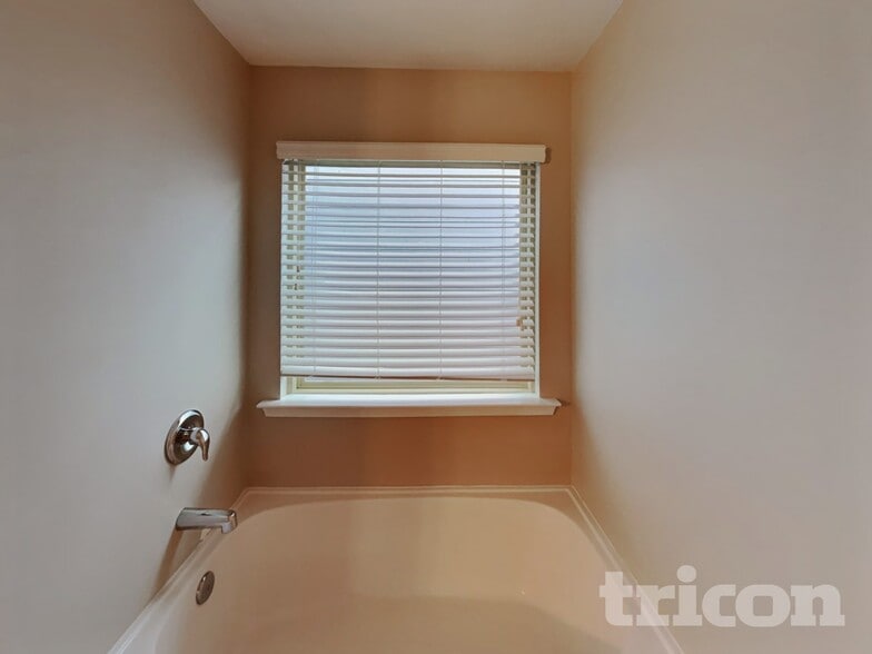 Building Photo - 147 Southwind Ln