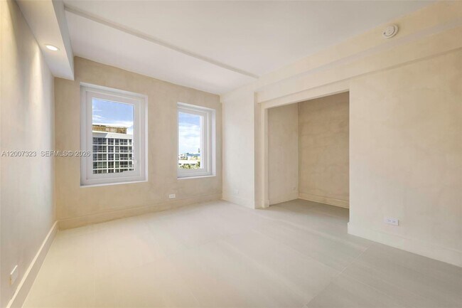 Building Photo - 2301 Collins Ave