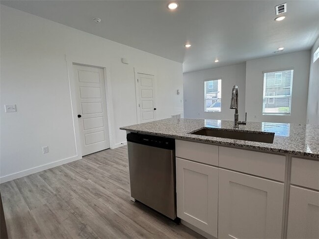 Building Photo - 960 Ventnor Ave