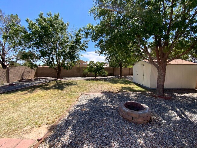 Building Photo - 3 Bedroom Single Story home Near Paseo Del...