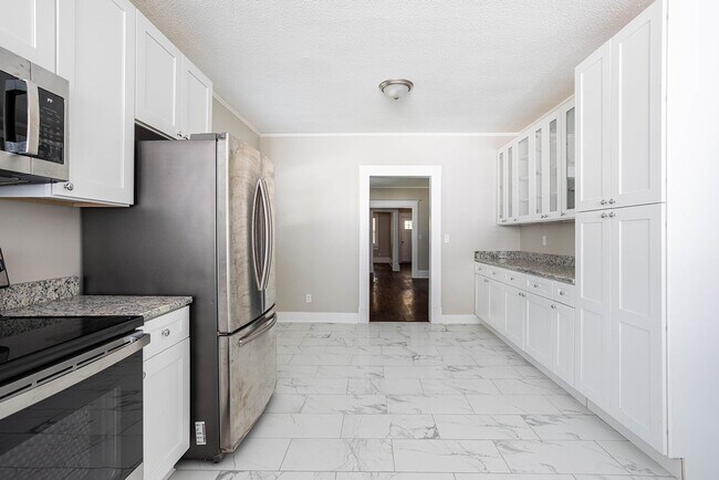 Building Photo - 20 Marion Ave