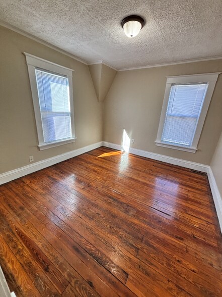 Building Photo - 645 Phillips St