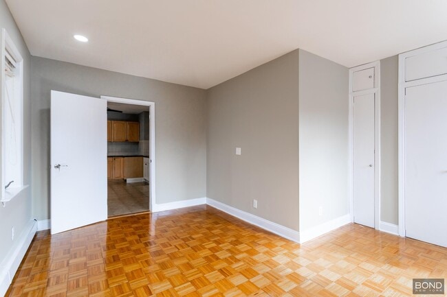 Building Photo - Charming Large Studio Apartment in the Heart of Maspeth