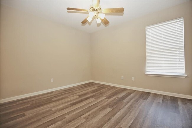 Building Photo - 625 Columbine Ave