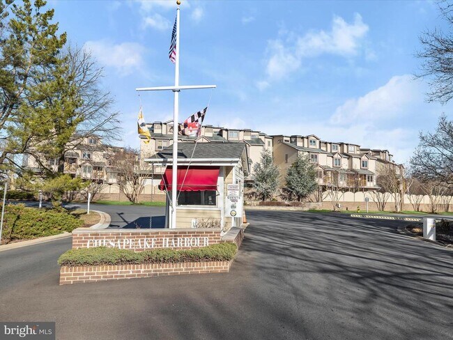 Building Photo - 7024 Channel Village Ct