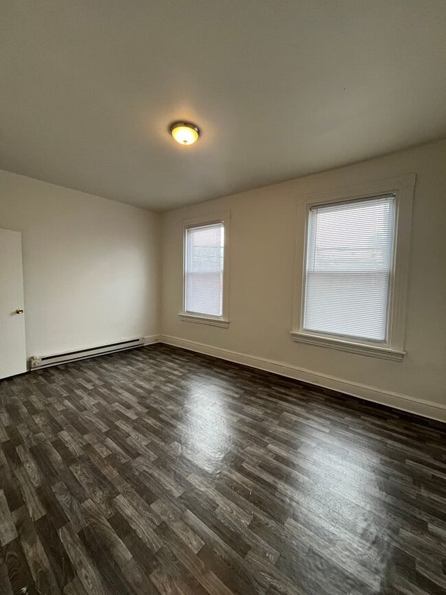 Building Photo - 11 N Ann St