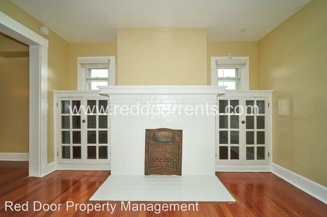 Building Photo - 4 br, 1.5 bath House - 2955 Broadway St