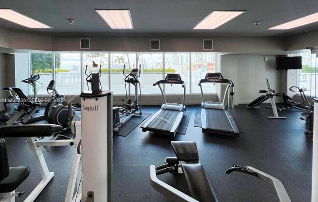 Building Photo - 275 NE 18th St