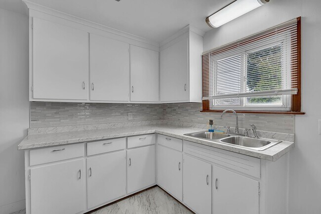Building Photo - 76 Stearns Ave