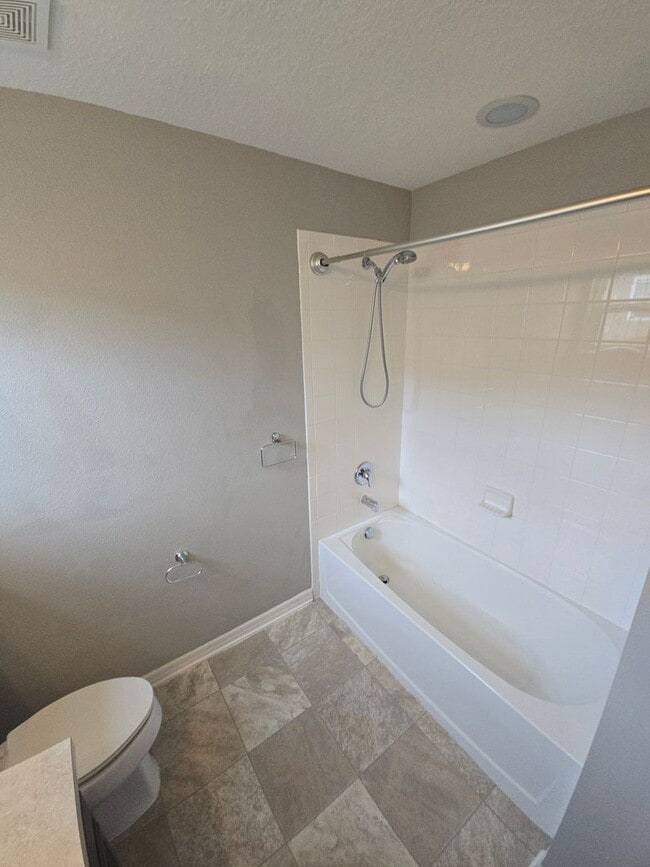 Building Photo - Beautiful 2/2.5 ***All included*** Interne...