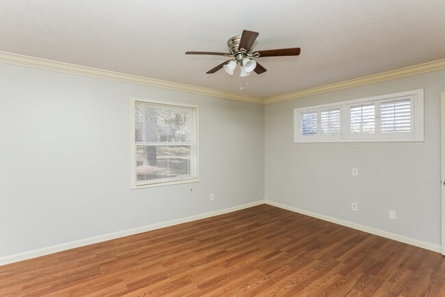 Building Photo - 5606 Warwick Dr