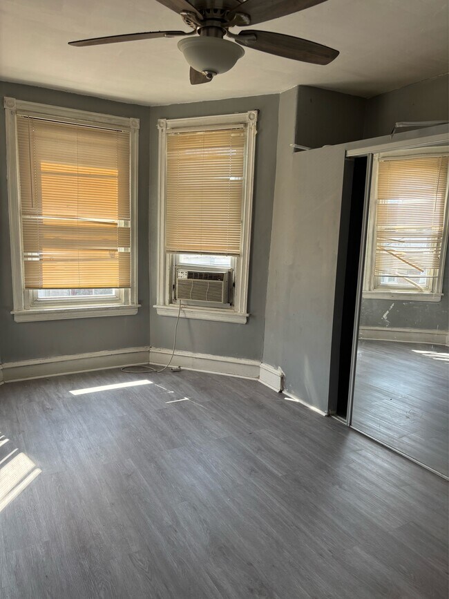 Building Photo - 5617 Carpenter St