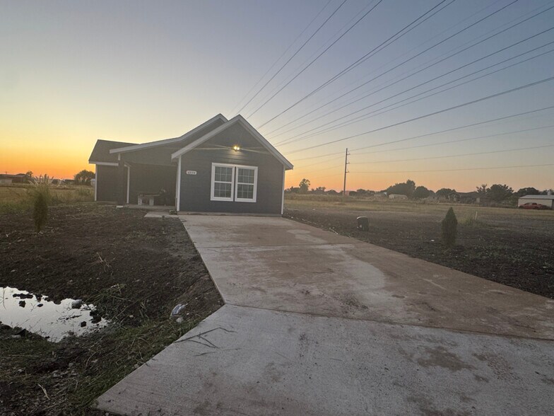 Building Photo - 6474 Rock Ridge Dr