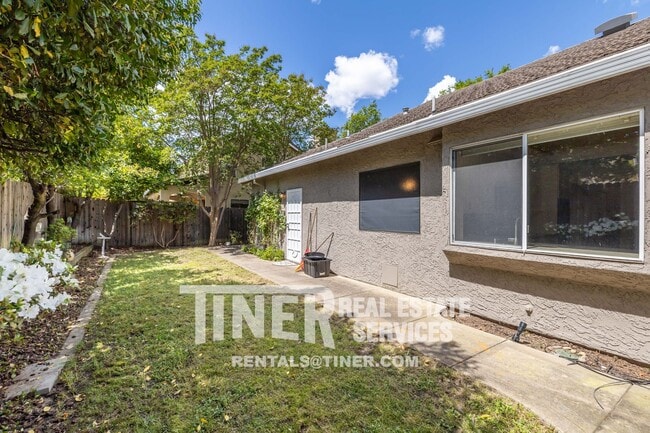 Building Photo - 2337 Fallwater Ln