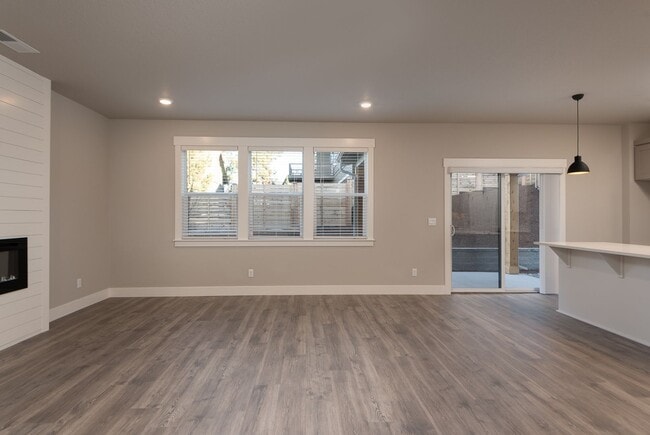 Building Photo - 5 Bdrm 3 bath  Located in the Lodges at Bachelor Village  -  available February 2026