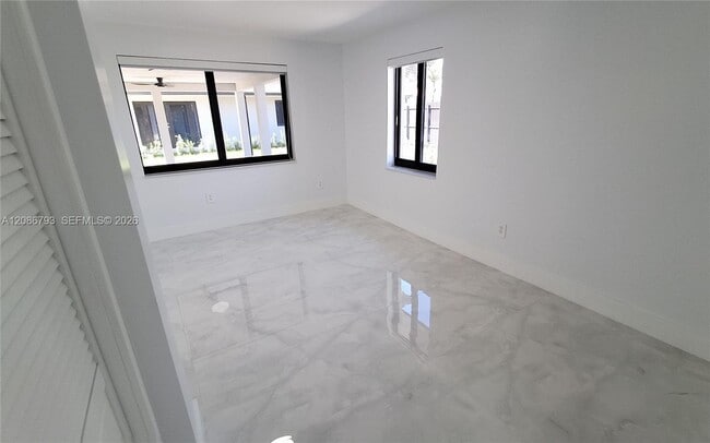 Building Photo - 216 Shadow Way