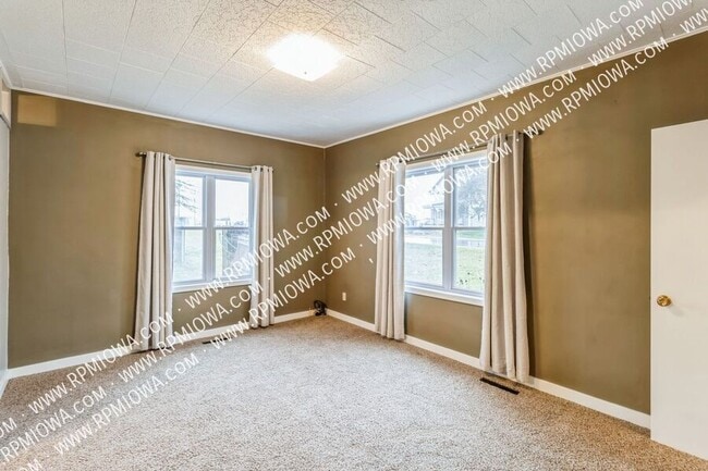 Building Photo - 1112 Main St