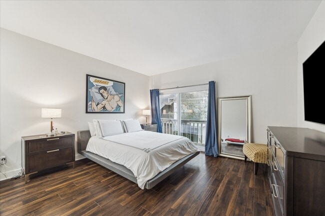 Building Photo - 2100 Tanglewilde St