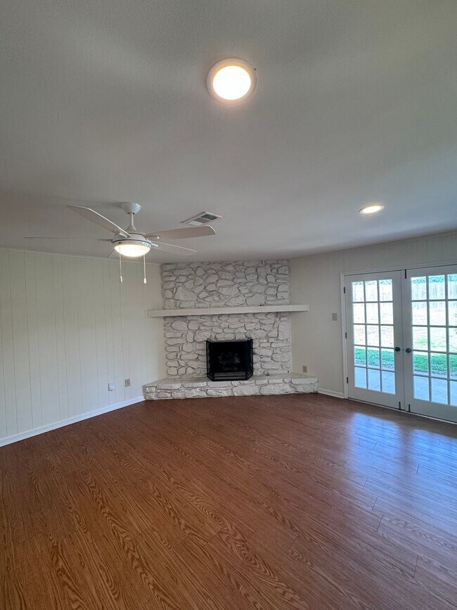 Building Photo - 1115 Briar Creek Rd