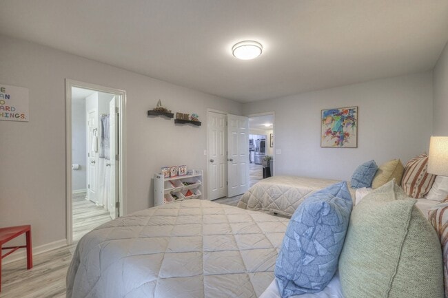 Building Photo - 204 Hogan Ln