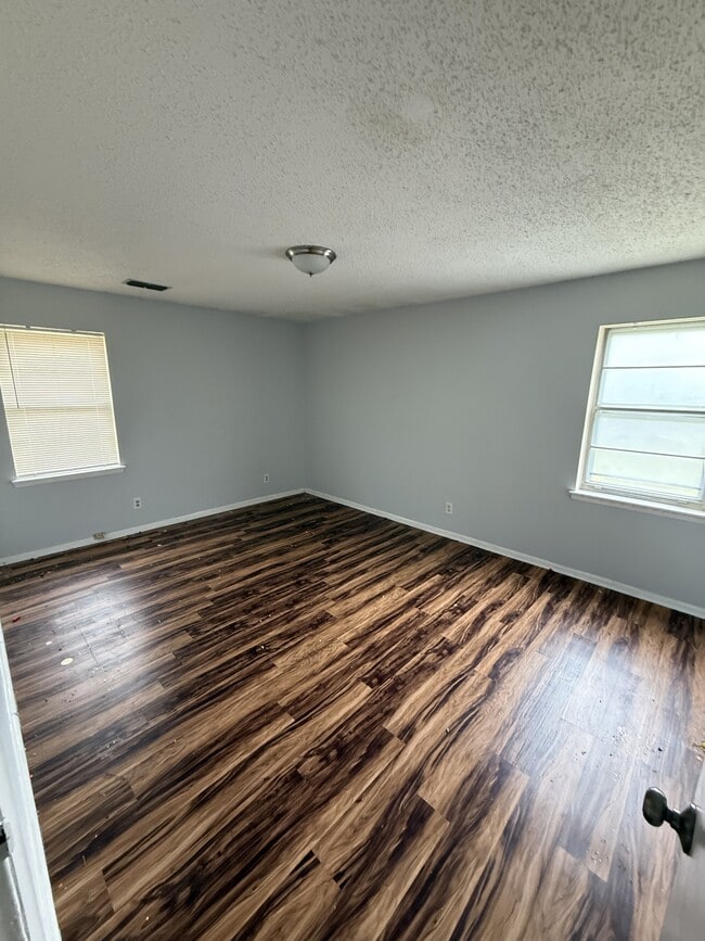 Building Photo - 8204 Willowbrook Cir SE