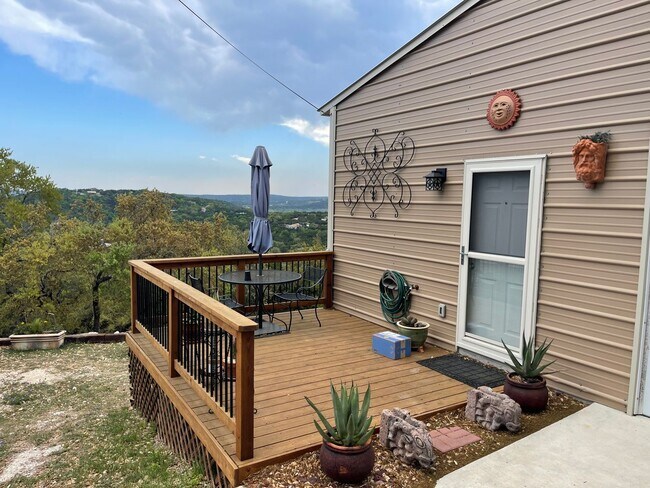 Building Photo - NEW ON MARKET (PRICE DROP!!)