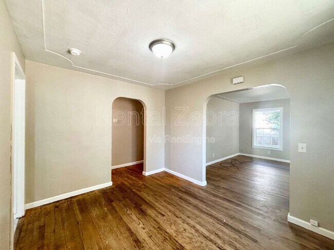 Building Photo - 1531 Marguerite St