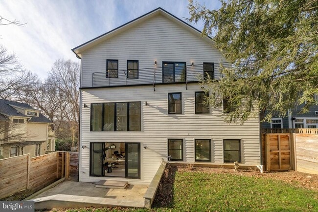 Building Photo - 4913 Sherier Pl NW