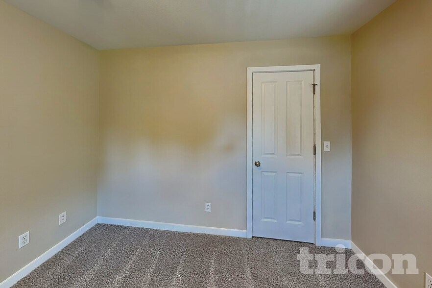 Building Photo - 15807 83 Ave E