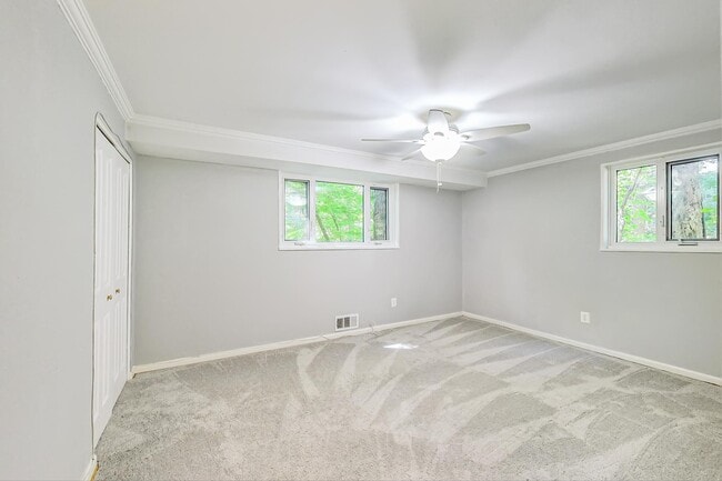 Building Photo - 10501 Montrose Ave