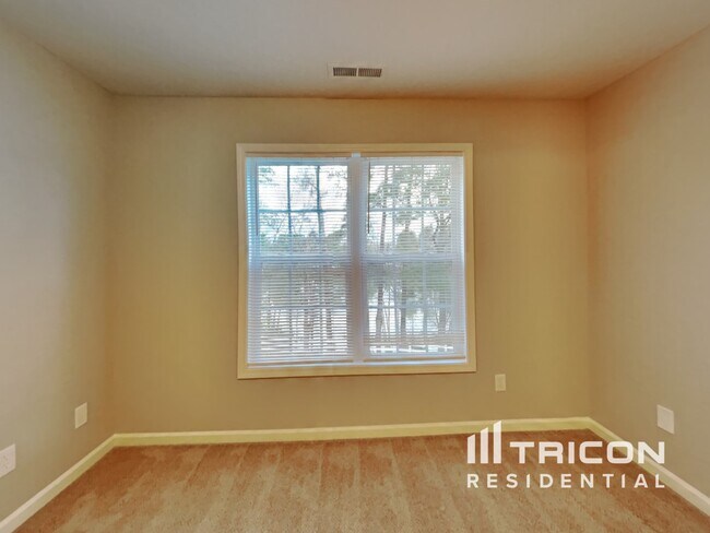 Building Photo - 731 Longitude Way