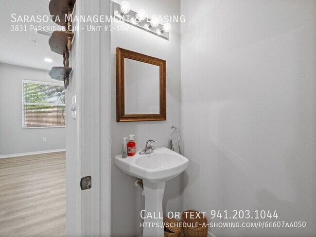 Building Photo - 3831 Parkridge Cir