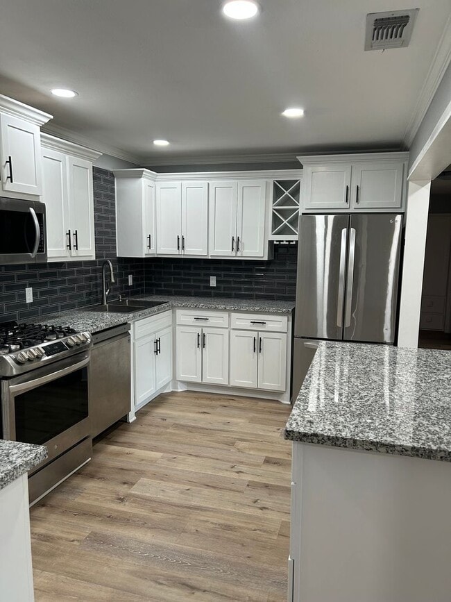 Building Photo - 501 E 17th St