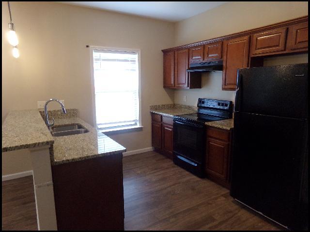 Building Photo - 802 Wright Ave