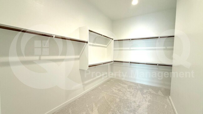 Building Photo - 9509 S 39th Dr