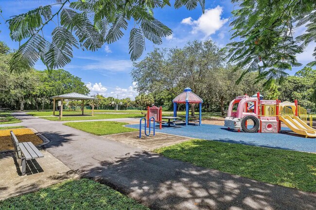 Building Photo - 3252 Florida Blvd