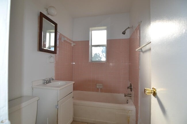 Building Photo - 1497 W 31st St