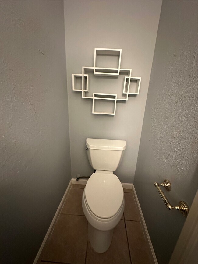 Building Photo - 8636 Village of Fondren