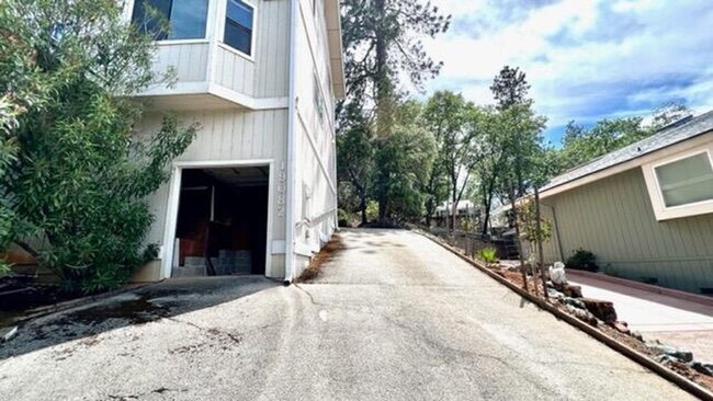 Building Photo - Lake Wildwood 3 Bedroom!