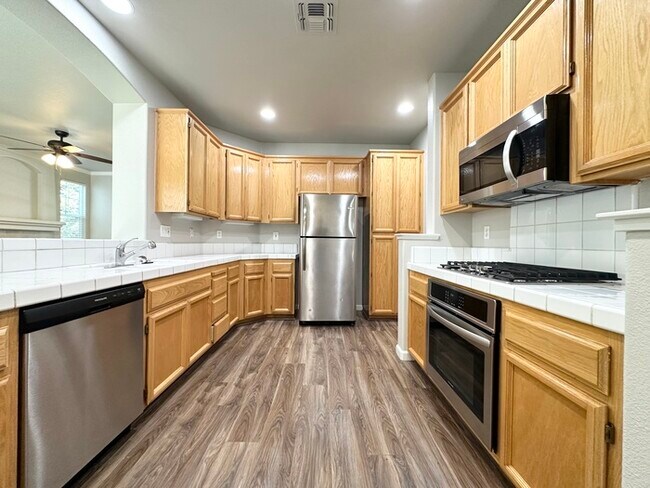 Building Photo - Rosevilles desirable Highland Reserve neighborhood