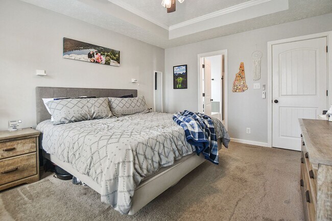 Building Photo - Dog Friendly Four Bedroom!