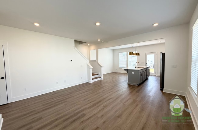 Building Photo - 525 Harebell Wy