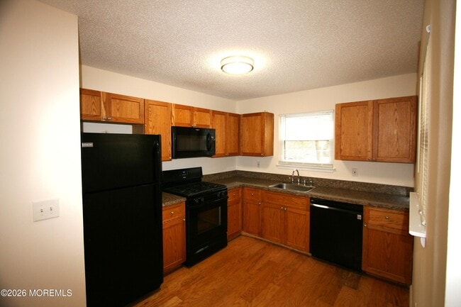 Building Photo - 200 Daffodil Dr