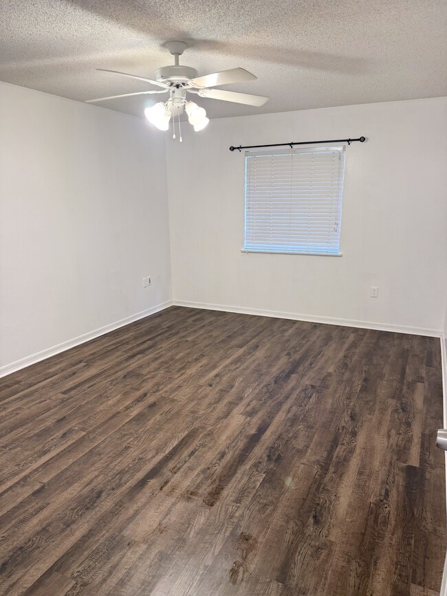 Building Photo - 180 Waterfall Way