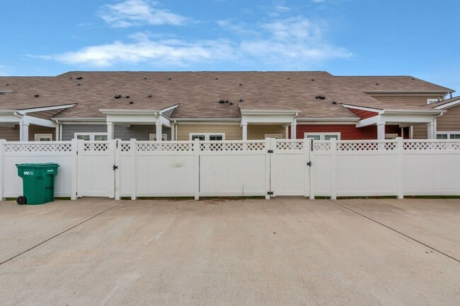 Building Photo - 305 Dursley Ln