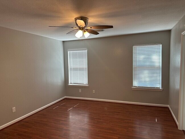 Building Photo - 15103 Possumwood Dr